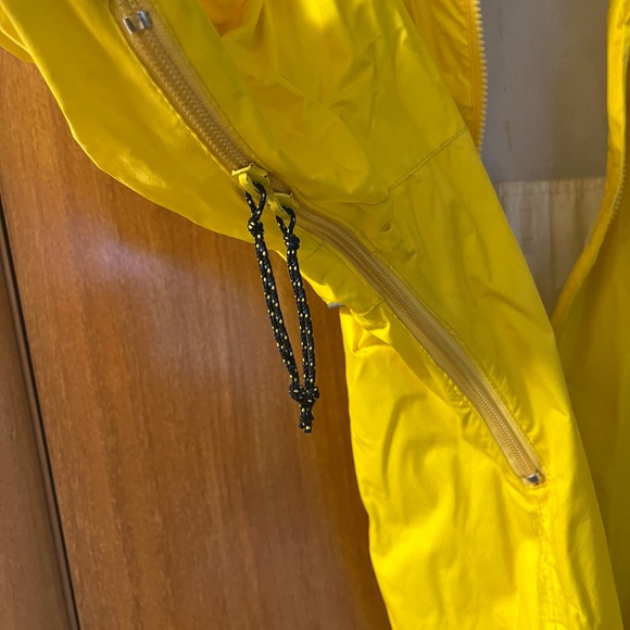 REI bright yellow raincoat (no hood, long in back for rear-end coverage) pockets - Picture 5 of 13